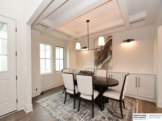 11720 Superior Drive, Papillion, NE 68046