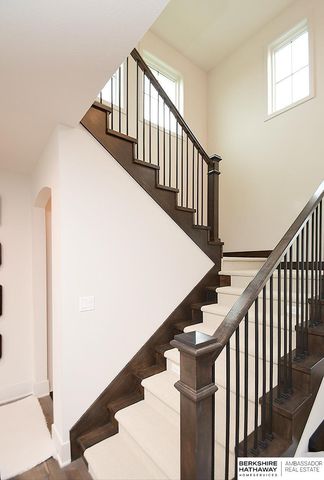 11720 Superior Drive, Papillion, NE 68046