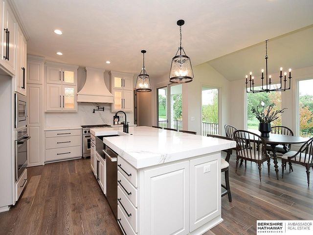 11720 Superior Drive, Papillion, NE 68046