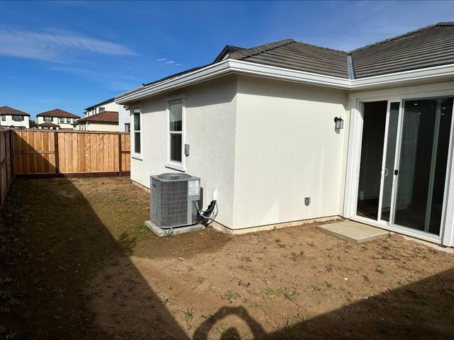 10283 Garmont Way, Elk Grove, CA 95757