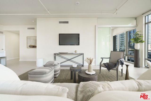 1100 S Hope Street 716, Los Angeles, CA 90015