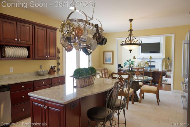 916 Majestic, Rochester Hills, MI 48306