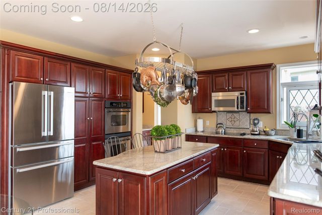 916 Majestic, Rochester Hills, MI 48306