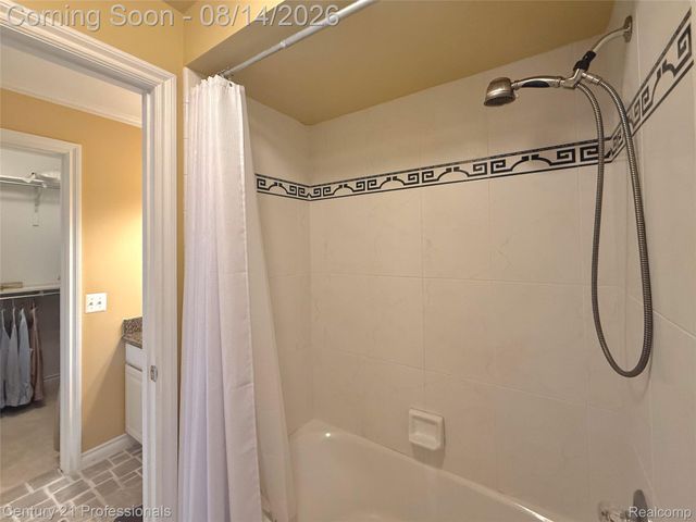 916 Majestic, Rochester Hills, MI 48306