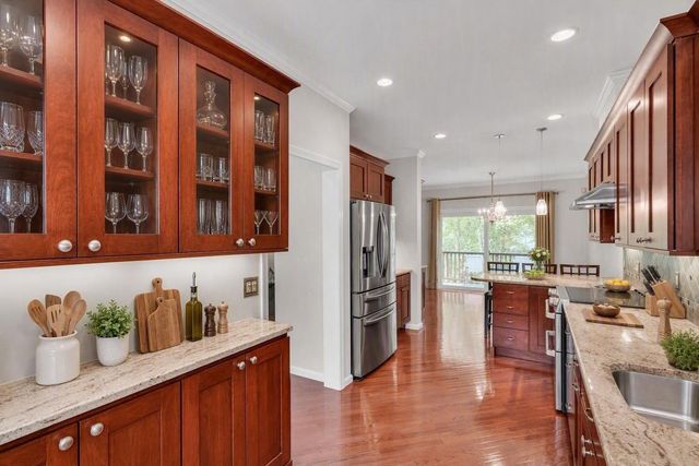 243 Bishops Forest Dr 243, Waltham, MA 02452