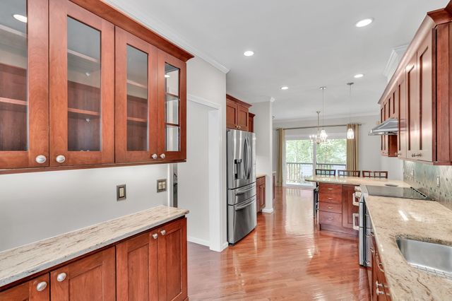 243 Bishops Forest Dr 243, Waltham, MA 02452