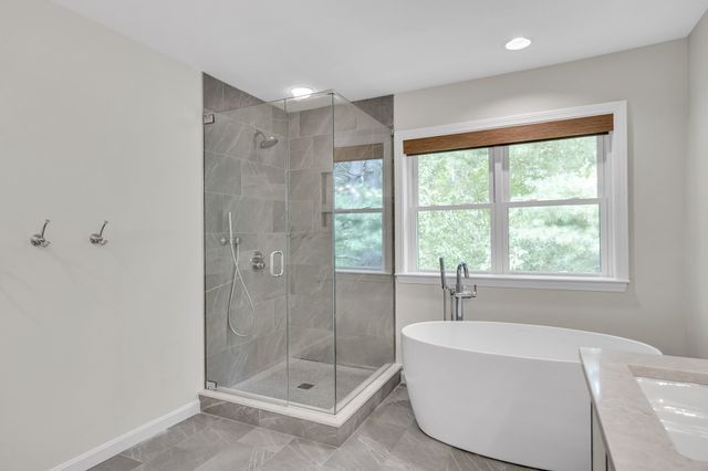 243 Bishops Forest Dr 243, Waltham, MA 02452