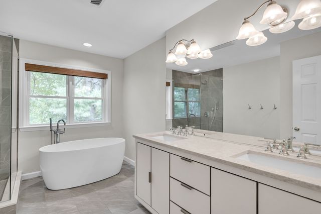 243 Bishops Forest Dr 243, Waltham, MA 02452