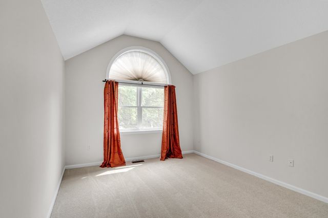 243 Bishops Forest Dr 243, Waltham, MA 02452