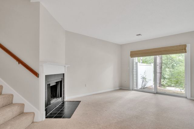 243 Bishops Forest Dr 243, Waltham, MA 02452