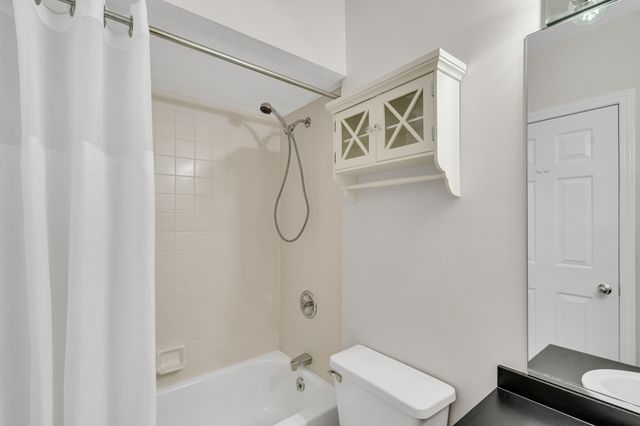 243 Bishops Forest Dr 243, Waltham, MA 02452