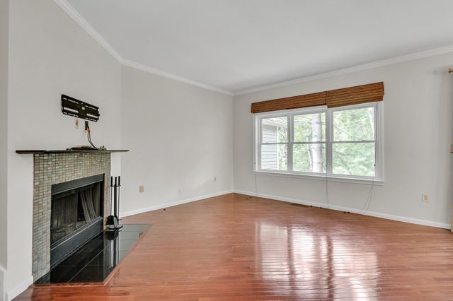 243 Bishops Forest Dr 243, Waltham, MA 02452
