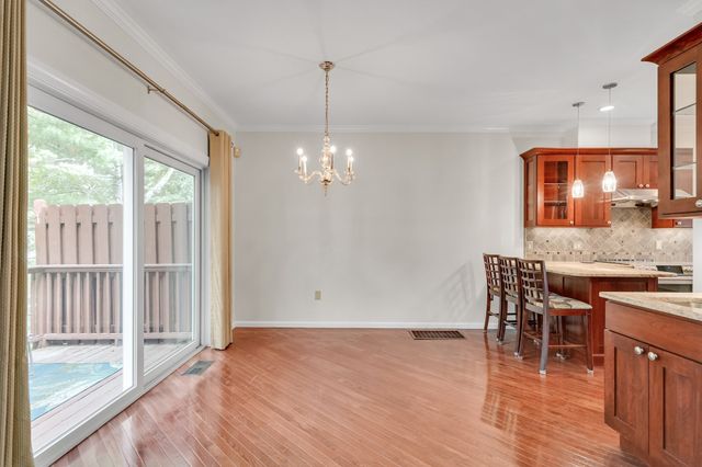 243 Bishops Forest Dr 243, Waltham, MA 02452