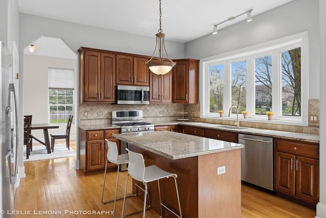 492 Bond Drive, Batavia, IL 60510