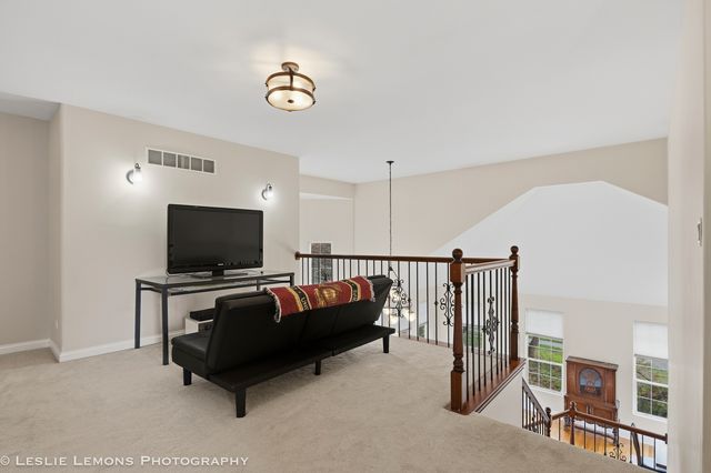 492 Bond Drive, Batavia, IL 60510