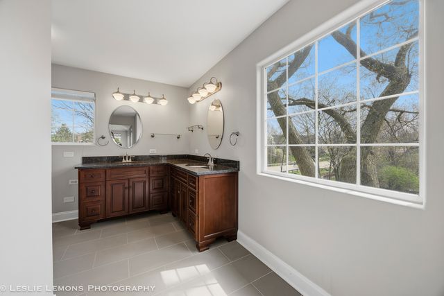 492 Bond Drive, Batavia, IL 60510