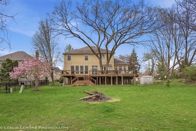 492 Bond Drive, Batavia, IL 60510