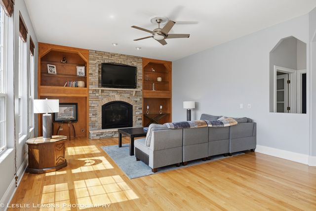 492 Bond Drive, Batavia, IL 60510