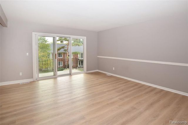 2463 Mulberry Square, Bloomfield Hills, MI 48302