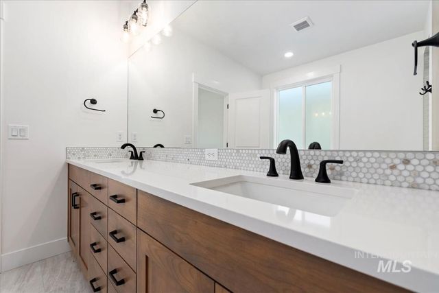 11134 S Corballis Ln, Kuna, ID 83634