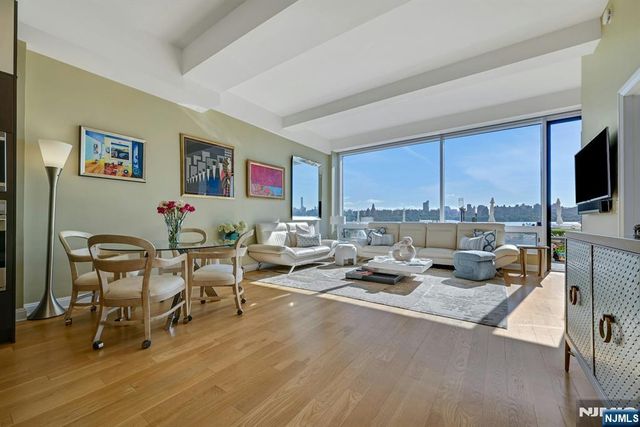 9 Somerset Lane 107, Edgewater, NJ 07020