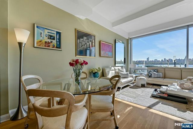 9 Somerset Lane 107, Edgewater, NJ 07020