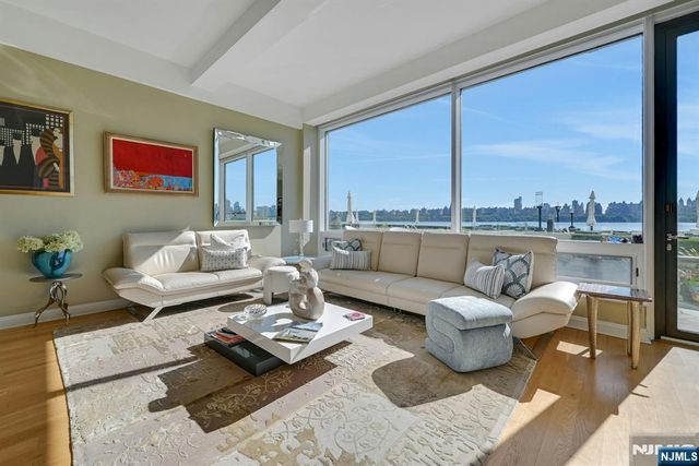 9 Somerset Lane 107, Edgewater, NJ 07020
