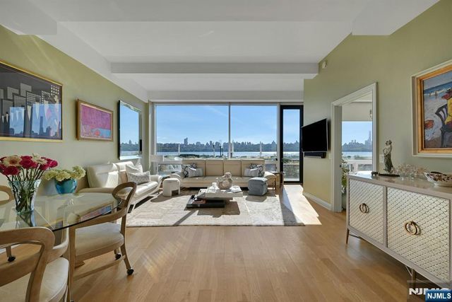 9 Somerset Lane 107, Edgewater, NJ 07020