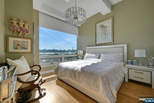 9 Somerset Lane 107, Edgewater, NJ 07020