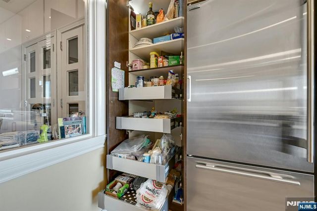 9 Somerset Lane 107, Edgewater, NJ 07020