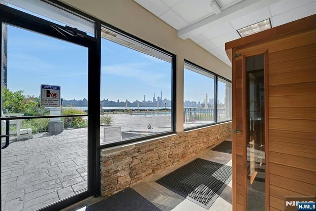 9 Somerset Lane 107, Edgewater, NJ 07020