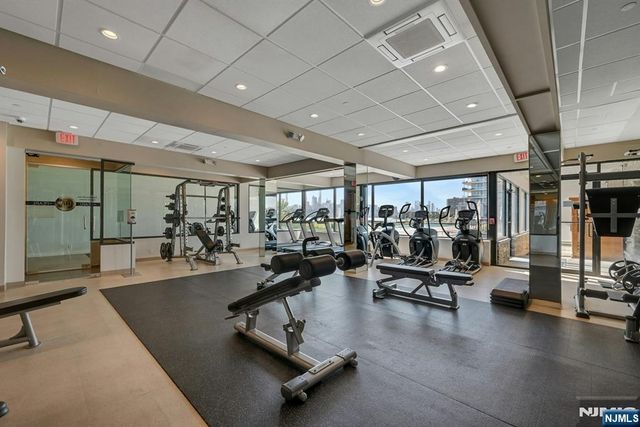 9 Somerset Lane 107, Edgewater, NJ 07020
