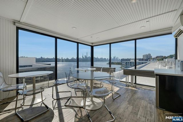 9 Somerset Lane 107, Edgewater, NJ 07020