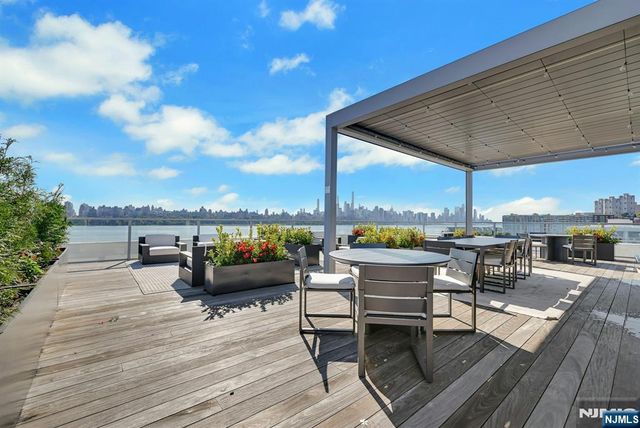9 Somerset Lane 107, Edgewater, NJ 07020