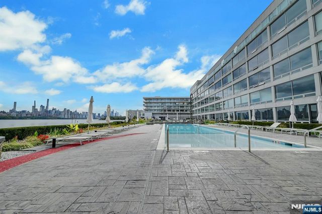 9 Somerset Lane 107, Edgewater, NJ 07020