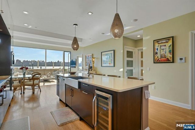 9 Somerset Lane 107, Edgewater, NJ 07020