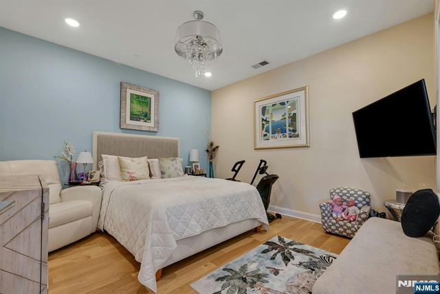 9 Somerset Lane 107, Edgewater, NJ 07020