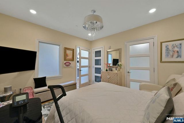 9 Somerset Lane 107, Edgewater, NJ 07020