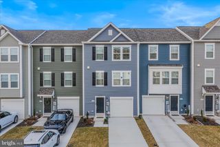 19 CLIFTON MNR, Falling Waters, WV 25419