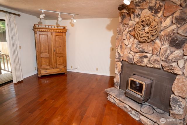 140 N Dow Creek Drive, Hoodsport, WA 98548