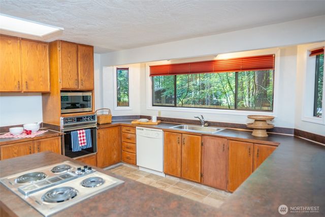 140 N Dow Creek Drive, Hoodsport, WA 98548