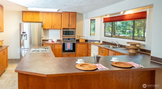 140 N Dow Creek Drive, Hoodsport, WA 98548