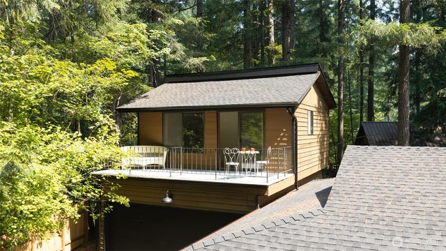 140 N Dow Creek Drive, Hoodsport, WA 98548