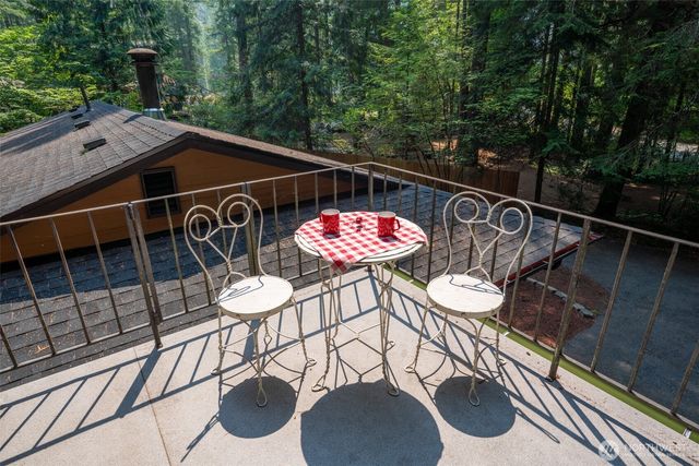 140 N Dow Creek Drive, Hoodsport, WA 98548