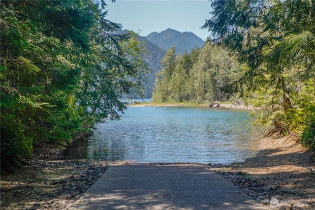 140 N Dow Creek Drive, Hoodsport, WA 98548