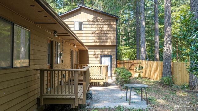 140 N Dow Creek Drive, Hoodsport, WA 98548