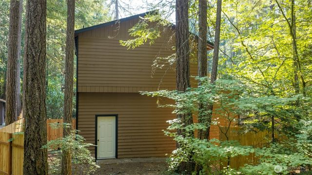 140 N Dow Creek Drive, Hoodsport, WA 98548
