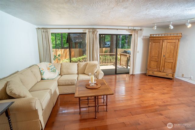 140 N Dow Creek Drive, Hoodsport, WA 98548
