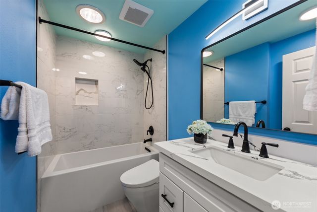 8215 172nd Avenue NE, Redmond, WA 98052