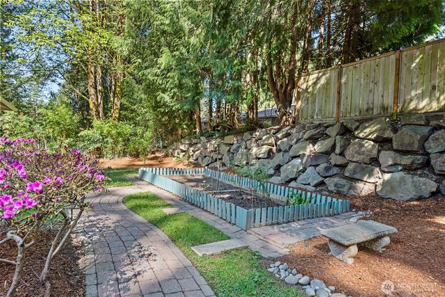 8215 172nd Avenue NE, Redmond, WA 98052